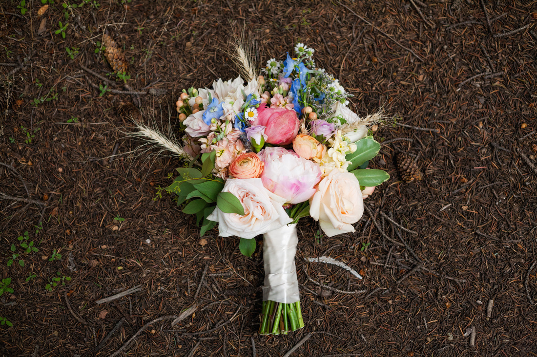 pastel bridal bouquet, denver wedding planner, colorado day of coordinator