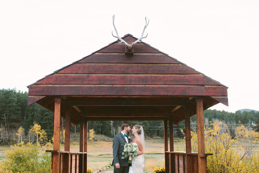 deer creek valley ranch wedding, colorado wedding planner, denver wedding planner, green and white wedding, mountain wedding planner, vail wedding planner