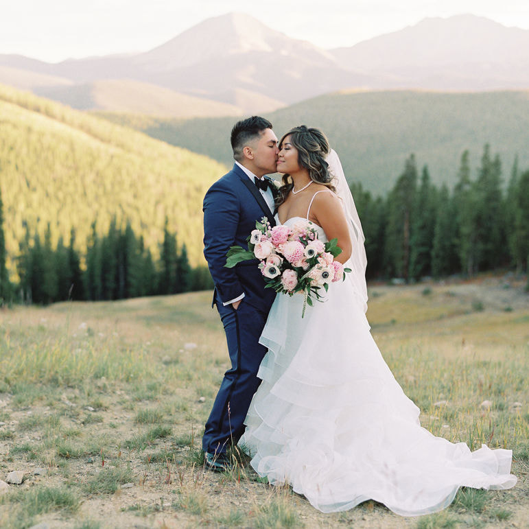 keystone wedding planner, colorado wedding planner, alpenglow stube wedding, summer mountain wedding, luxury wedding flowers