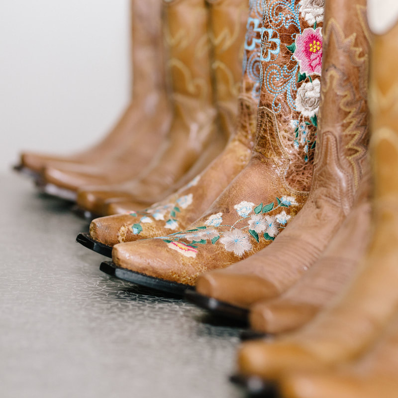 Bride getting ready photo, embroidered wedding cowboy boots, white pearl bridal clutch, detail photos, denver wedding planner, colorado wedding planner, spruce mountain ranch alberts house