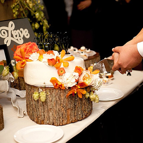 Dessert display, cutting cake, mountain wedding detail photos, ten mile station wedding planner, colorado wedding inspiration, breckenridge wedding planner