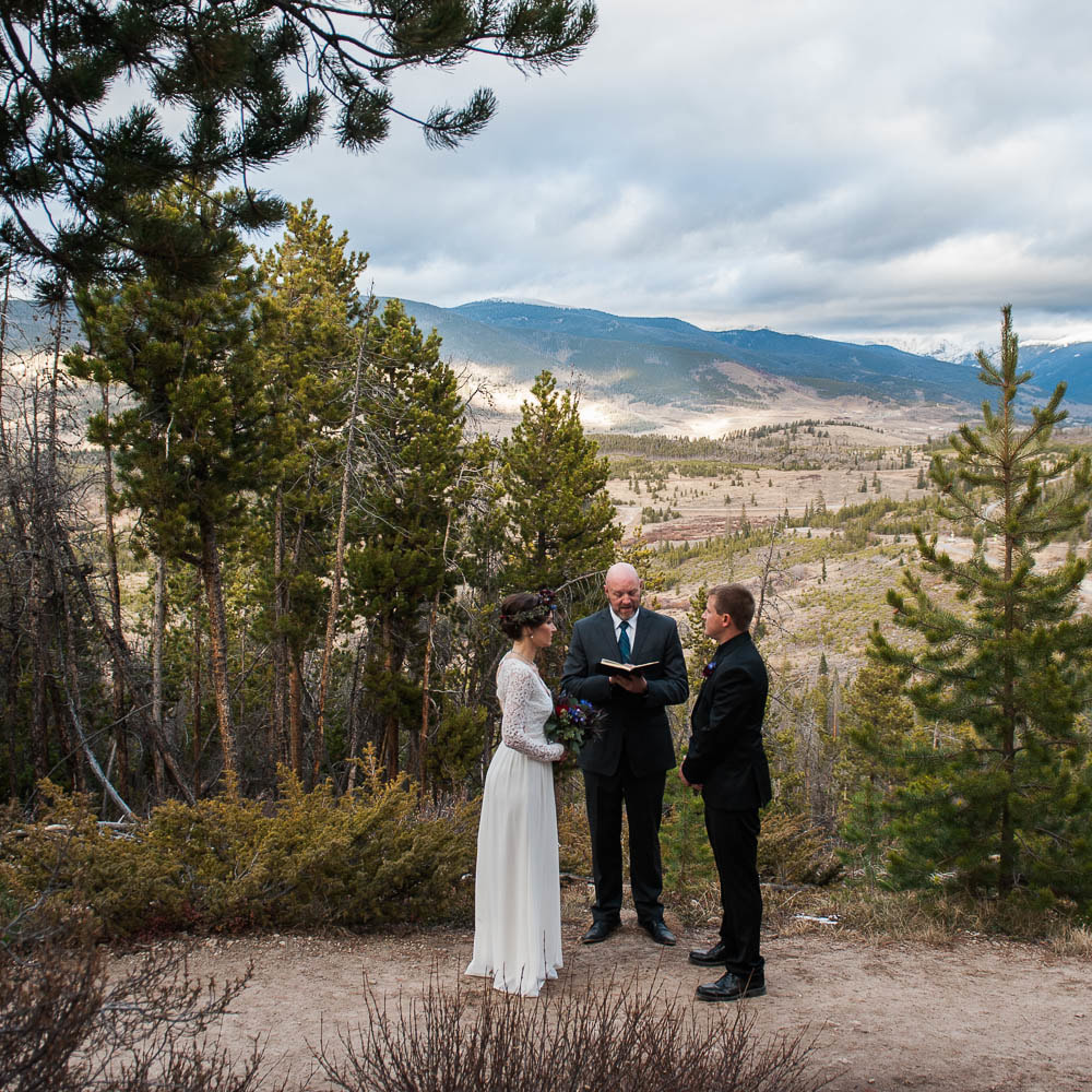 Sapphire point Ceremony elopement venue, colorado wedding inspiration, sweetly paired wedding planner, breckenridge wedding planning, winter wedding inspiration, outdoor ceremony, destination elopement planners, wedlock officiants