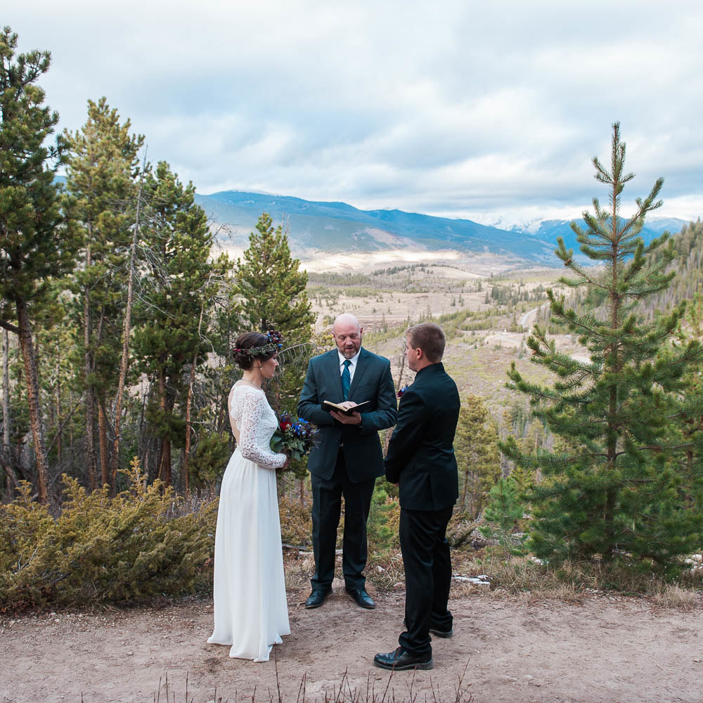 Sapphire point Ceremony elopement venue, colorado wedding inspiration, sweetly paired wedding planner, breckenridge wedding planning, winter wedding inspiration, outdoor ceremony, destination elopement planners, wedlock officiants
