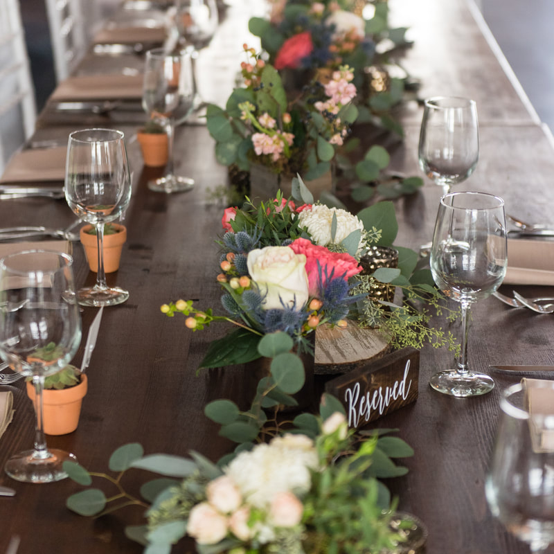 floral Centerpieces in wood boxes, reception detail photos at the manor house, denver wedding planning, colorado wedding planner, destination wedding planner, sweetly paired, kings table head table decor